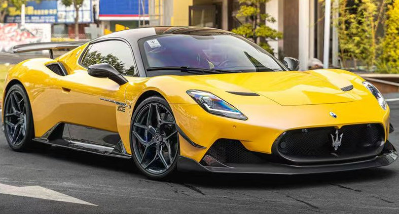 MC20 Maserati Carbon Lip